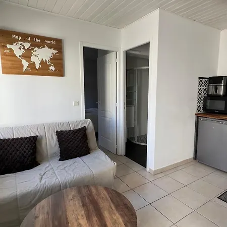 La Petite Maison Jardin Prive Сasa de vacaciones *