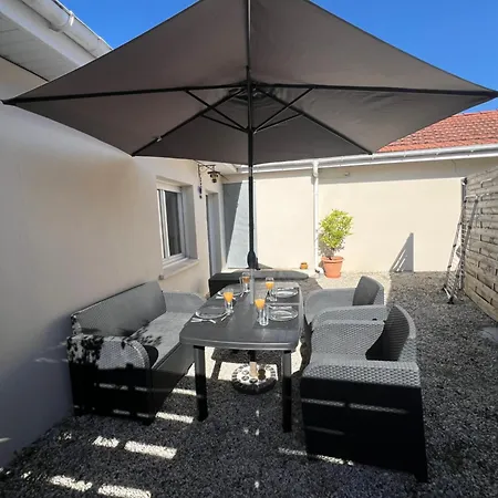 Feriehus La Petite Maison Jardin Prive *